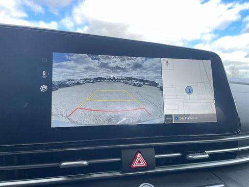 Used 2025 Hyundai Elantra SEL image 24