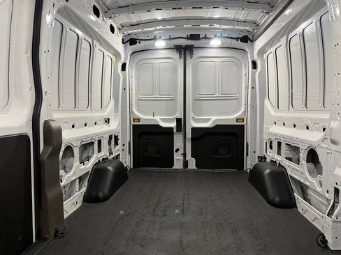 Used 2022 Ford E-Transit Medium Roof RWD image 19