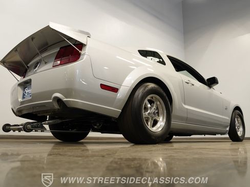 Used 2006 Ford Mustang GT RWD image 30