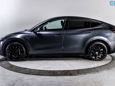 Used 2021 Tesla Model Y Long Range image 3