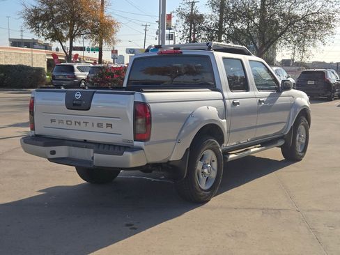 Used 2001 Nissan Frontier SE image 3