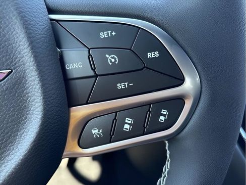 New 2026 Chrysler Pacifica Select FWD image 18