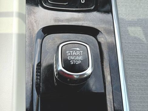 Used 2024 Volvo XC60 B5 Plus w/ Climate Package AWD/4WD image 17