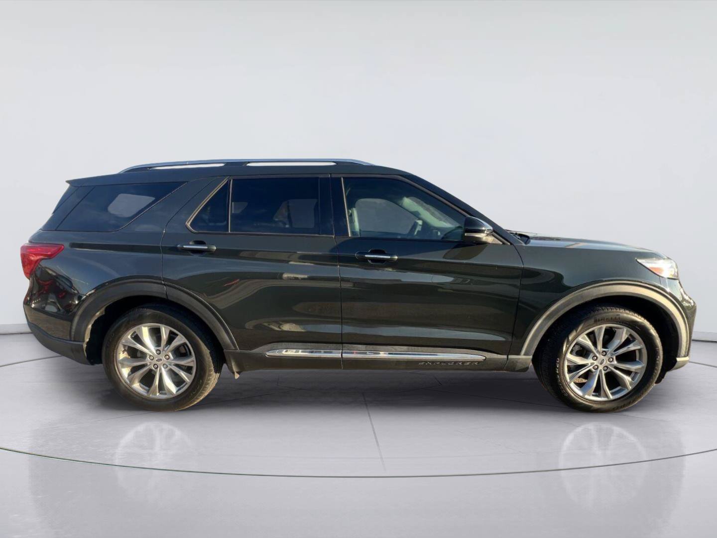 Certified 2021 Ford Explorer Limited w/ Equipment Group 301A RWD image 2