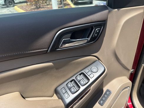 Used 2017 GMC Yukon SLT AWD/4WD image 12