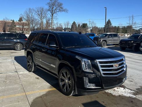 Used 2018 Cadillac Escalade Premium Luxury image 4