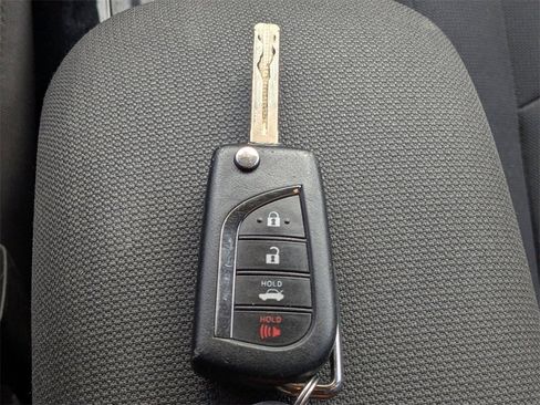 Used 2021 Toyota Corolla LE image 29