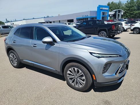 Used 2025 Buick Envision Preferred AWD/4WD image 3