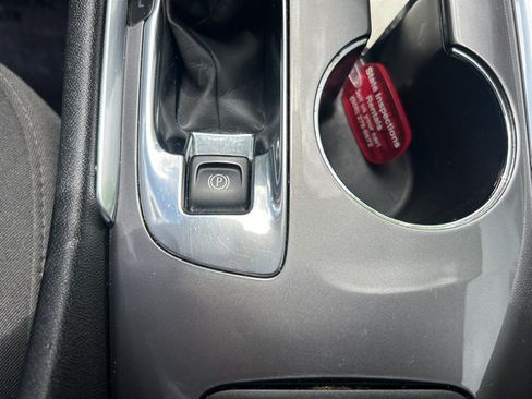 Used 2022 Chevrolet Malibu LT FWD image 24