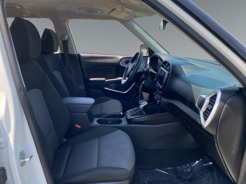 Used 2023 Kia Soul LX FWD image 15