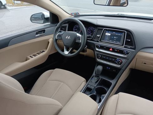 Used 2018 Hyundai Sonata SE w/ Cargo Package image 16