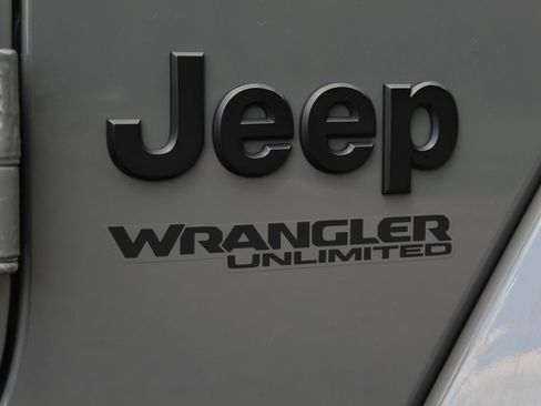 Used 2021 Jeep Wrangler Unlimited Sahara AWD/4WD image 28
