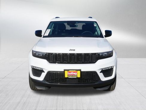 Used 2023 Jeep Grand Cherokee Limited w/ Black Appearance Package image 2