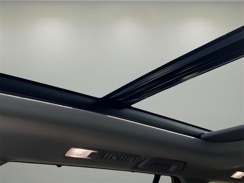 Used 2025 Toyota Grand Highlander FWD image 23