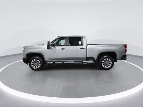 Used 2025 Chevrolet Silverado 2500 Custom w/ Custom Convenience Package image 5