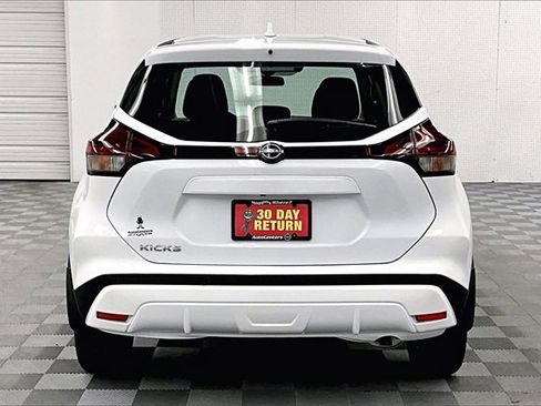 New 2025 Nissan Kicks Play S image 4