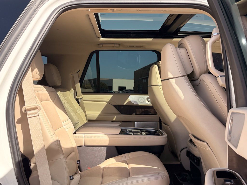Used 2020 Lincoln Navigator Reserve w/ Luxury Package AWD/4WD image 17