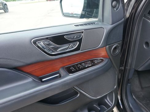 Used 2023 Lincoln Navigator L Reserve AWD/4WD image 11