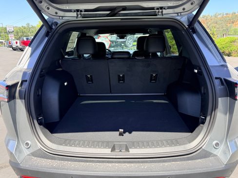New 2026 Chevrolet Equinox RS w/ Convenience Package III FWD image 7