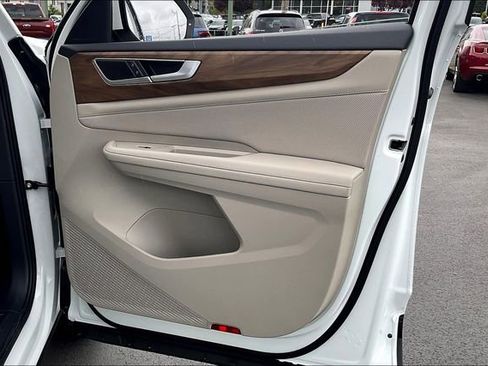 New 2025 Volkswagen Atlas SE image 26