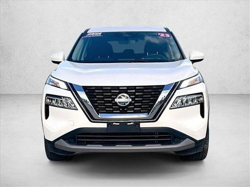 Used 2023 Nissan Rogue SV image 3