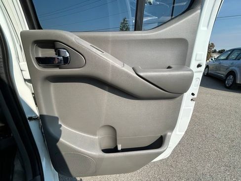 Used 2017 Nissan Frontier SV w/ SV Value Truck Package AWD/4WD image 40