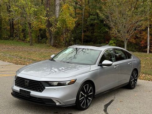 Used 2024 Honda Accord Touring image 1