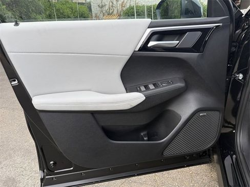 New 2025 Mitsubishi Outlander SE image 11