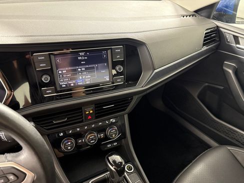 Used 2024 Volkswagen Jetta SE FWD image 36