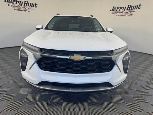 Used 2024 Chevrolet Trax LT FWD image 5