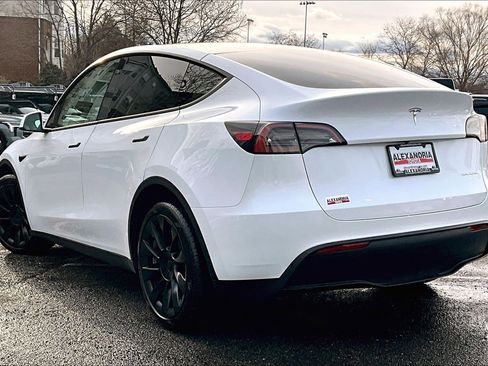 Used 2023 Tesla Model Y Long Range image 11