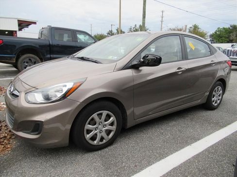 Used 2014 Hyundai Accent GLS image 2