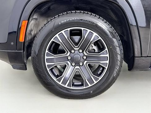 Used 2024 Jeep Wagoneer Series II w/ Flexible Seating Group AWD/4WD image 33