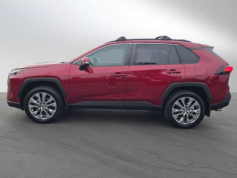 Used 2022 Toyota RAV4 XLE Premium image 6