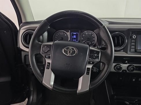 Used 2019 Toyota Tacoma SR5 AWD/4WD image 16