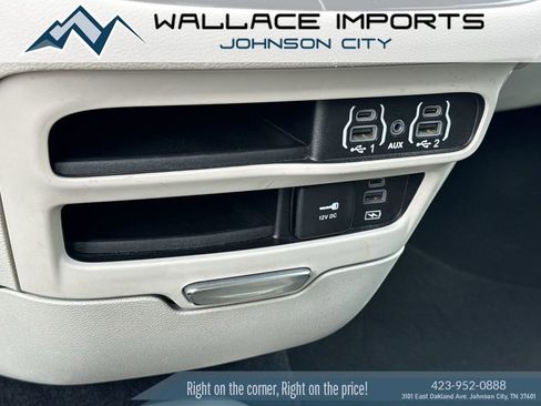 Used 2022 Chrysler Pacifica Touring-L FWD image 27