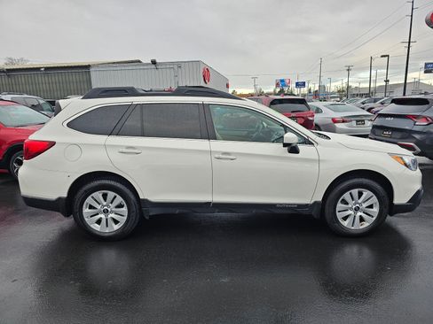 Used 2017 Subaru Outback 2.5i Premium image 8