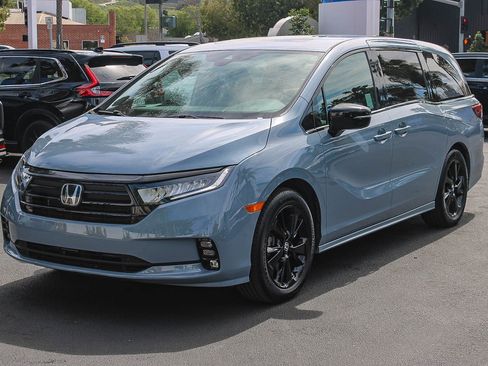 Used 2023 Honda Odyssey Sport image 3