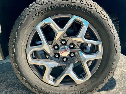 Used 2022 GMC Sierra 1500 SLT image 18