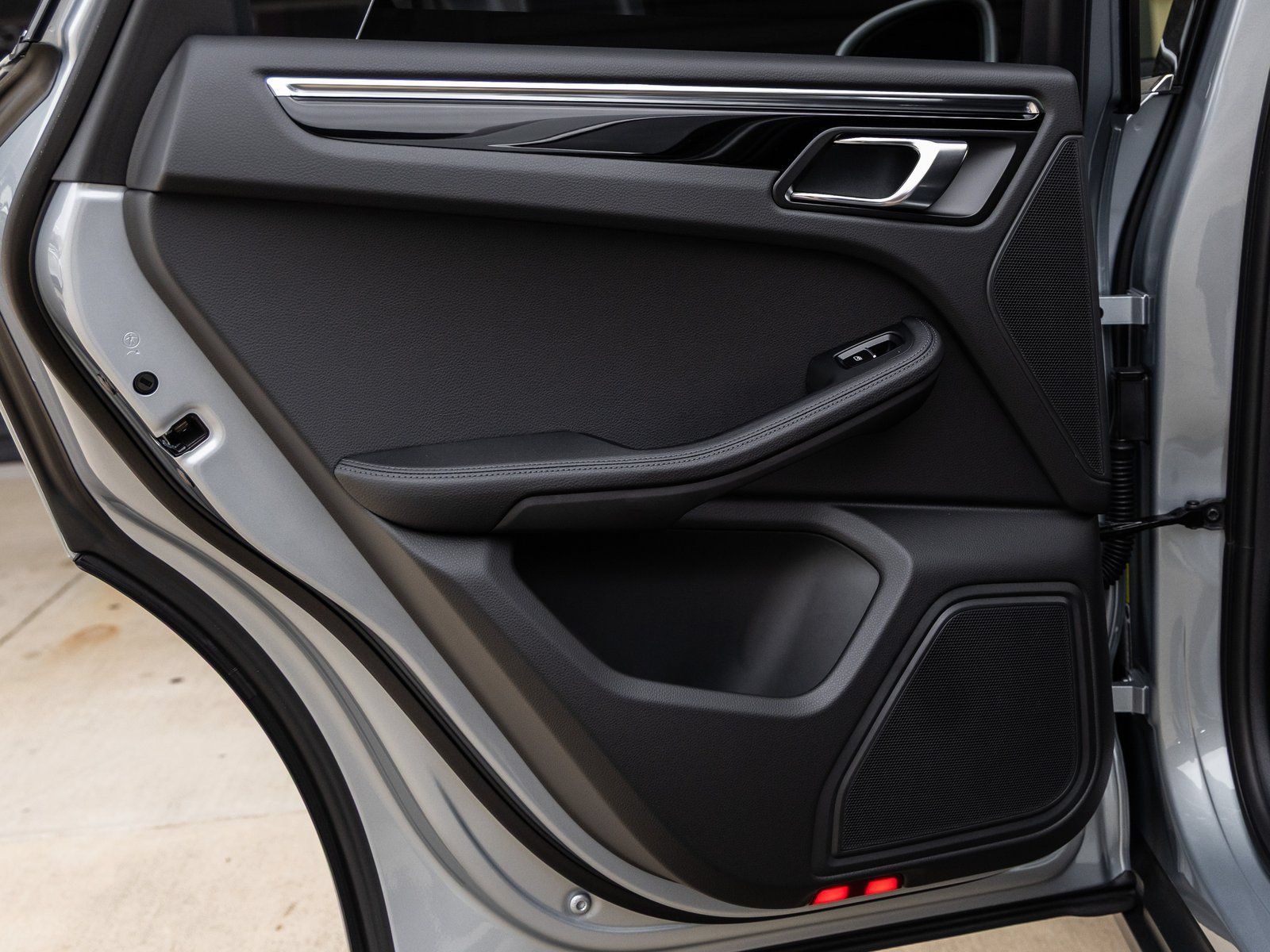 Certified 2026 Porsche Macan AWD/4WD image 30