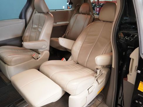 Used 2014 Toyota Sienna XLE w/ Entertainment Package image 25