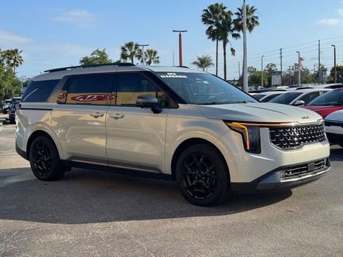 Used 2025 Kia Carnival SX w/ SX Dark Edition Package image 8