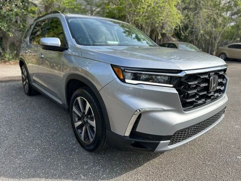 Used 2024 Honda Pilot Touring image 2