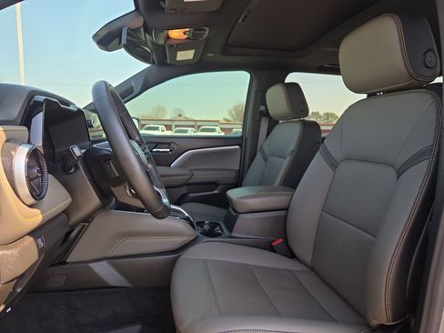 Used 2025 Chevrolet Colorado ZR2 w/ Technology Package image 14