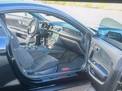Used 2017 Ford Mustang Shelby GT350R w/ GT350R Equipment Group 920A RWD image 13