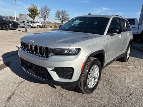 New 2026 Jeep Grand Cherokee Laredo X AWD/4WD image 12