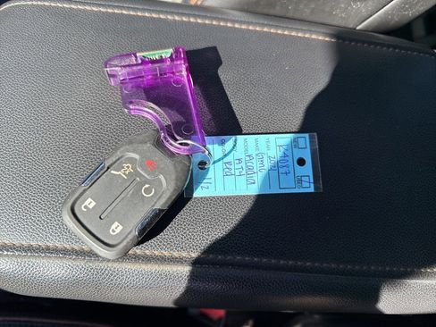 Used 2021 GMC Acadia AT4 w/ Technology Package image 12