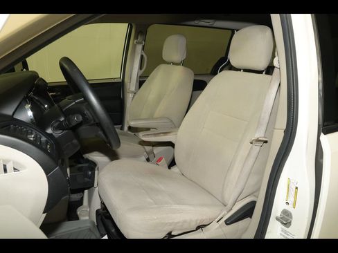 Used 2013 Dodge Grand Caravan SE FWD image 10