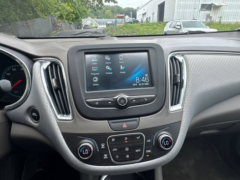 Used 2018 Chevrolet Malibu Hybrid FWD image 15