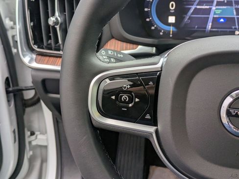 Certified 2025 Volvo V60 B5 Cross Country Plus image 17